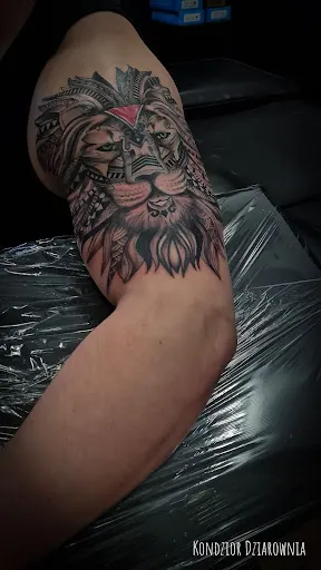 Kondzior Dziarownia Echo tattoo- Konrad Golan